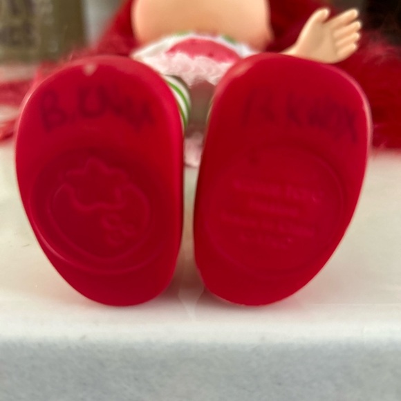 FREE IF YOU MAKE A PURCHUSE OF ONE OF MY LISTINGS
strawberry short cake & dino - Picture 7 of 10